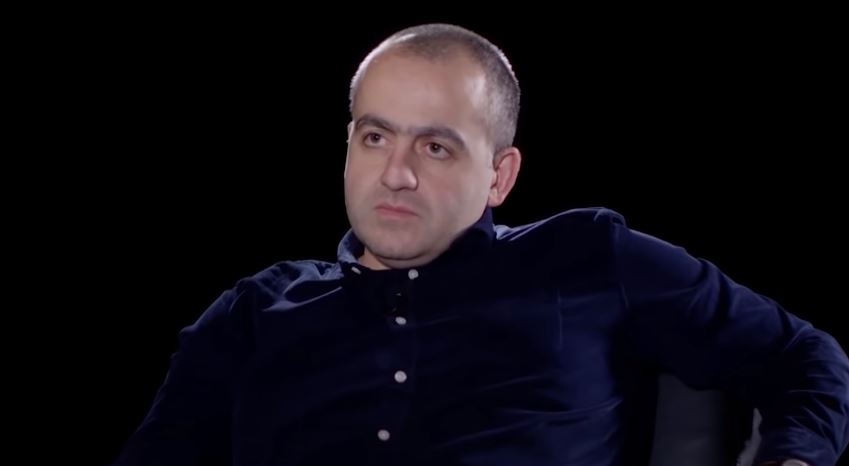 გიორგი გამსახურდია: ღირსება რა მოსატანია როგორც მიშა იქცევა ციხეში და თუნდაც გარეთ,მაგრამ თავის ამფსონებს მაინც შეხედოს, ამდენი მაინც არ ...