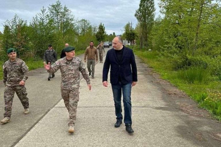 თავდაცვის მინისტრი