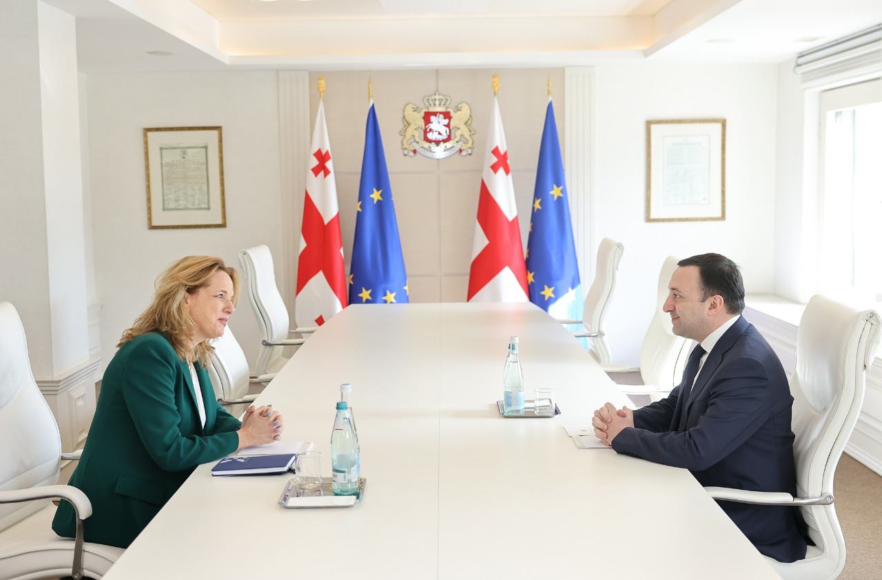 43f9f4fb-b0f8-437a-a9f7-492407a24a48