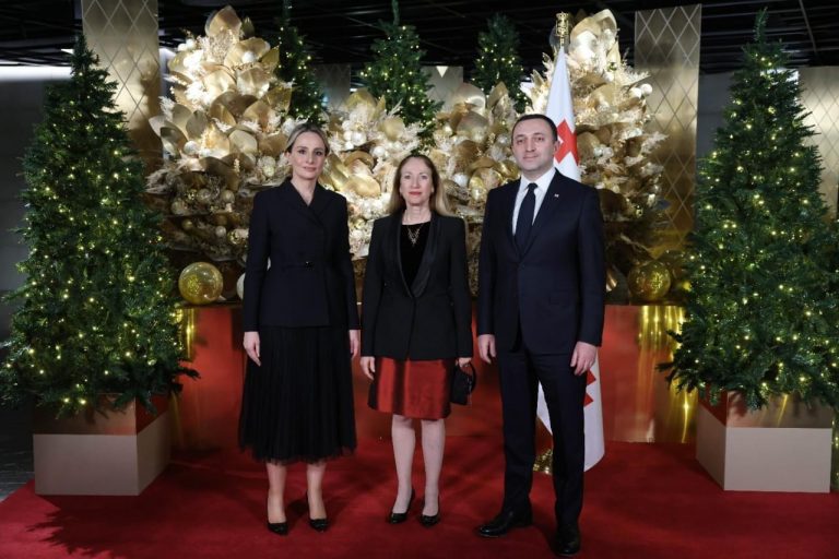 b8bf93c9-0dab-4370-868a-5236374969ec