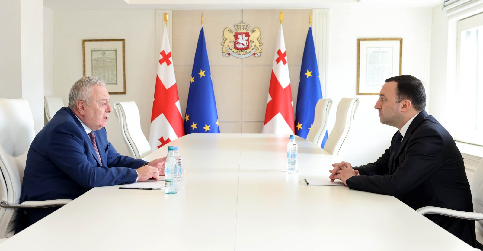 2b948b35-1f91-488c-bff3-5c65cc3bf58a