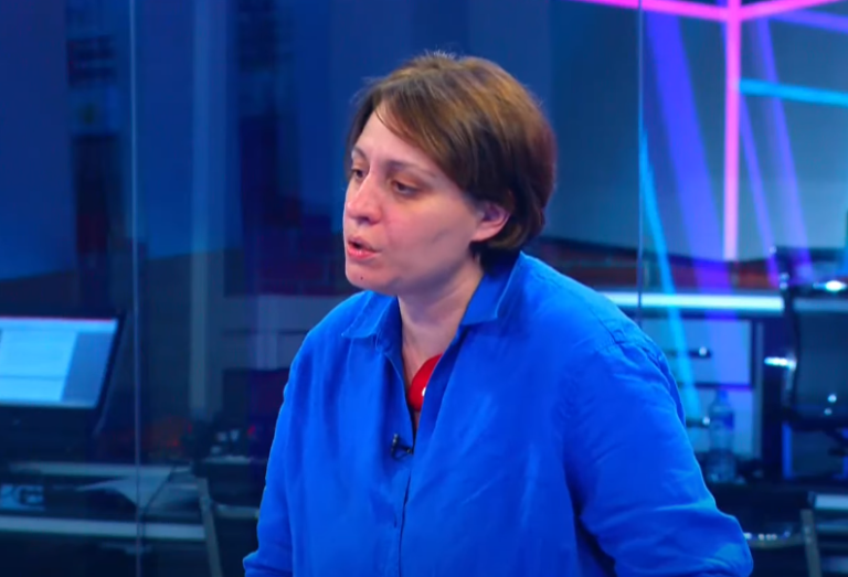 ელენე ხოშტარია