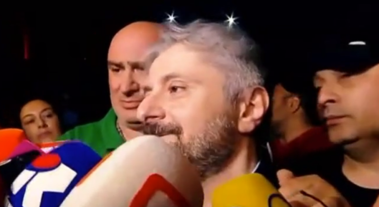 808