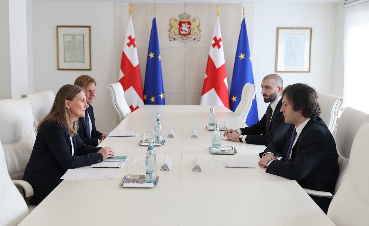 61aa7837-f93a-42e6-a178-9772d72b7131