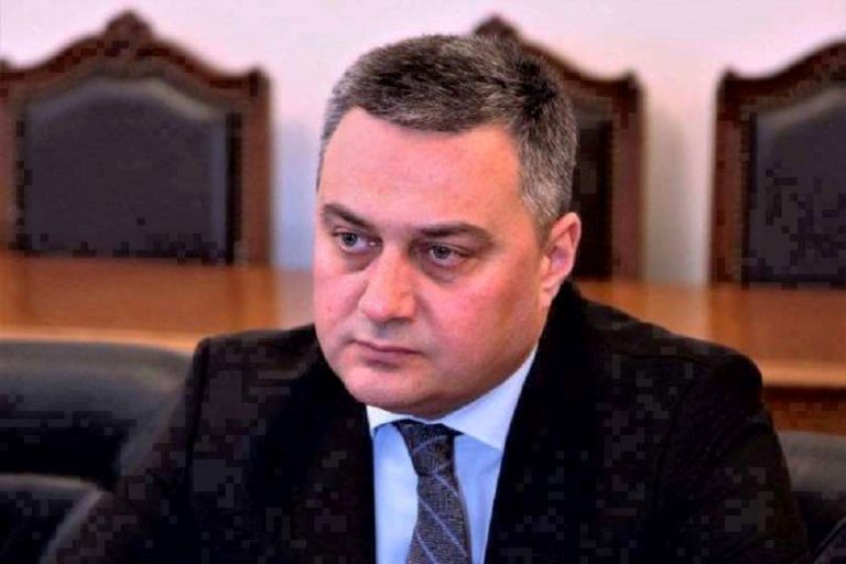 ვიქტორ დოლიძე
