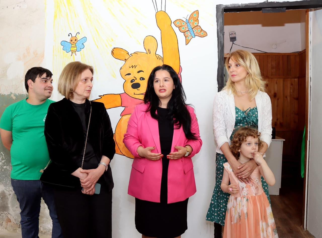 eb417f2c-cc44-4b9f-afbb-7c533d428c6a