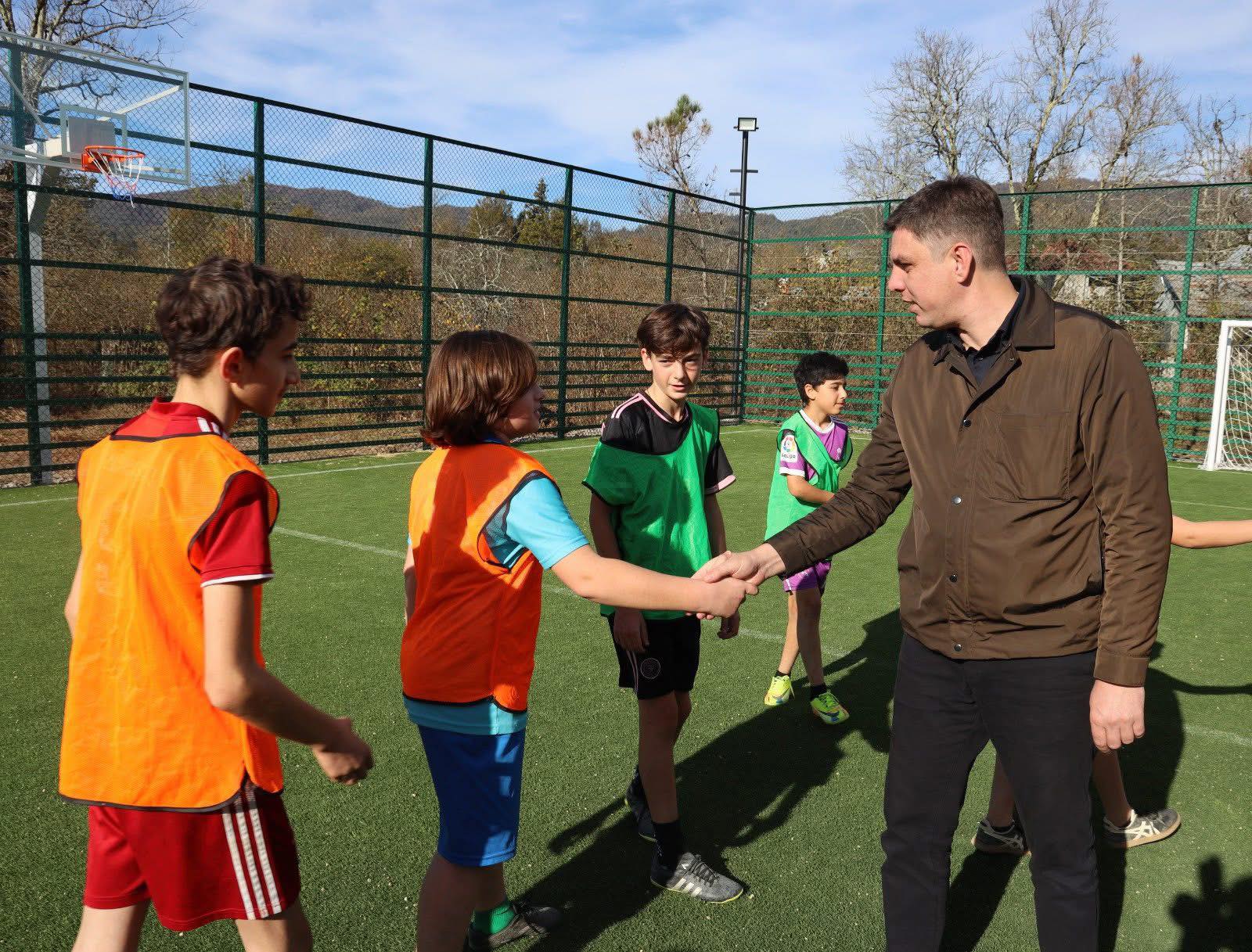 585704867_749675721477743_4374094864167932269_n